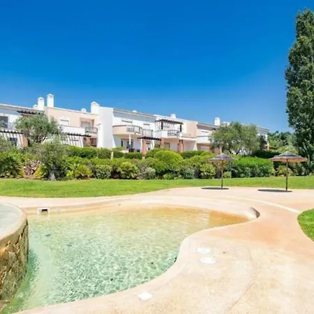 Vila Lovely 3 Bedroom With Pool In Great Location Odiáxere