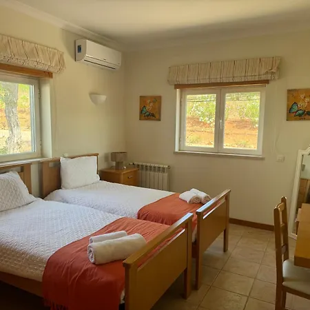 Lovely 3 Bedroom With Pool In Great Location *