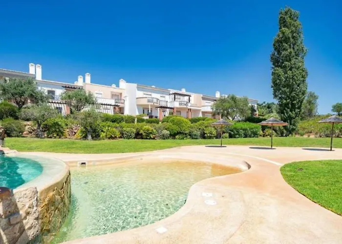 ヴィラ Lovely 3 Bedroom With Pool In Great Location Odiáxere