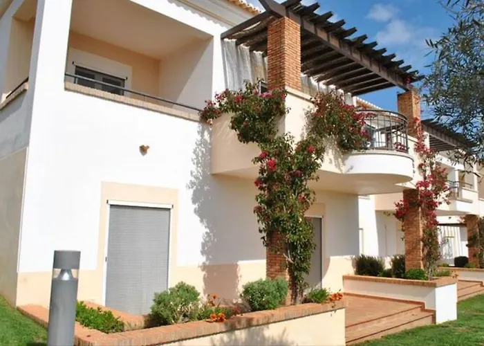 Lovely 3 Bedroom With Pool In Great Location ヴィラ *