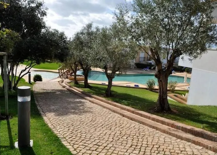 Lovely 3 Bedroom With Pool In Great Location ヴィラ Odiáxere