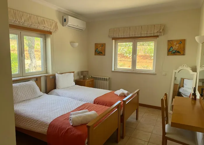 Lovely 3 Bedroom With Pool In Great Location *