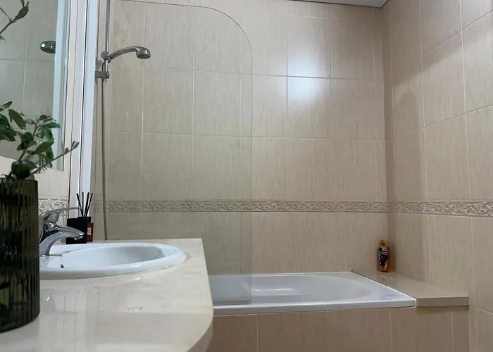 Lovely 3 Bedroom With Pool In Great Location