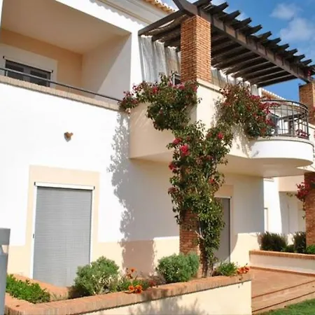 Lovely 3 Bedroom With Pool In Great Location Villa *