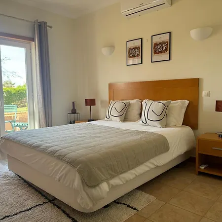 Lovely 3 Bedroom With Pool In Great Location Villa Odiáxere