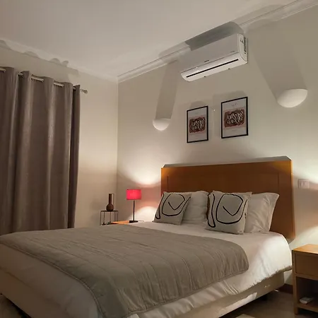 Βίλα Lovely 3 Bedroom With Pool In Great Location Odiáxere