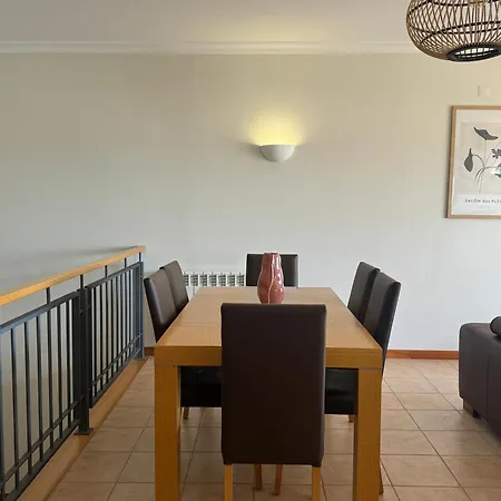 Lovely 3 Bedroom With Pool In Great Location *