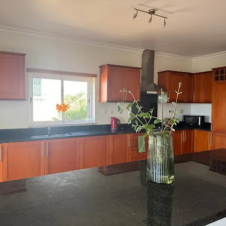 Lovely 3 Bedroom With Pool In Great Location