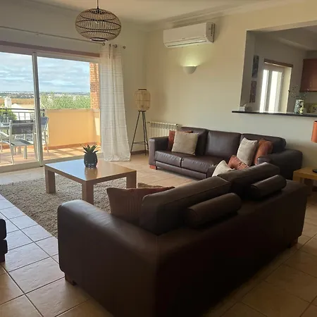 Βίλα Lovely 3 Bedroom With Pool In Great Location