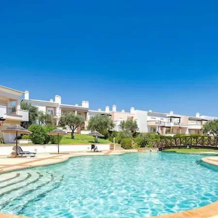 Villa Lovely 3 Bedroom With Pool In Great Location *